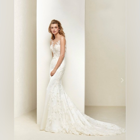 👰‍♀️ Pronovias Dralia Wedding Dress – Size 8 - with veil - Picture 3 of 11